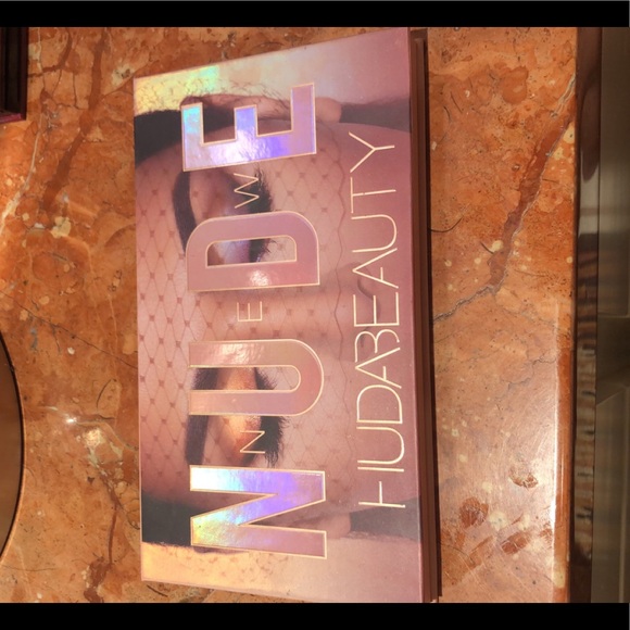 HUDA BEAUTY Other - Huda beauty nude palette